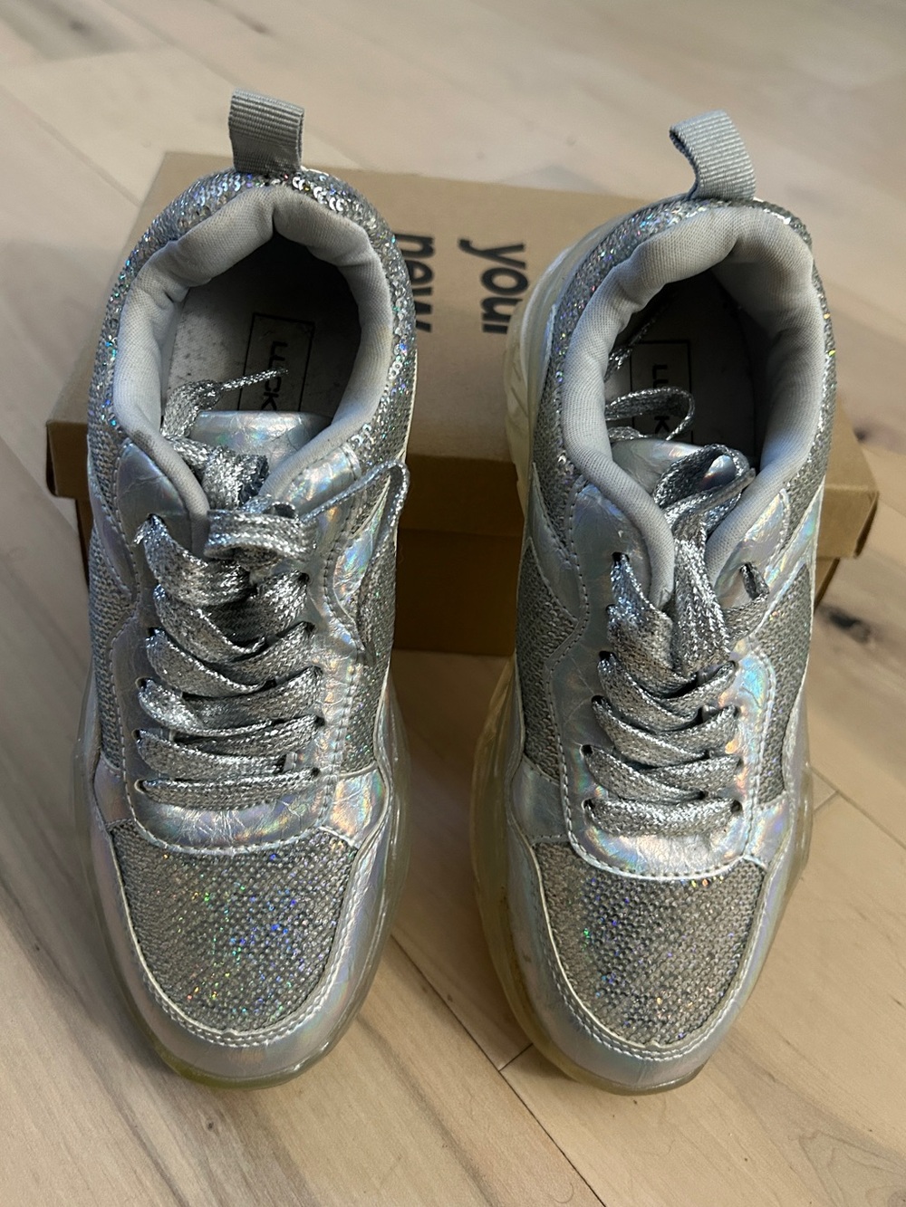 Lucky Step Iridescent Sequin Silver Low Platform Sneakers Size 6